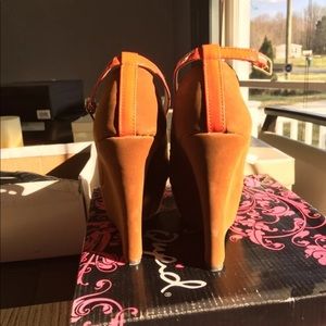 Beautiful wedges new!!